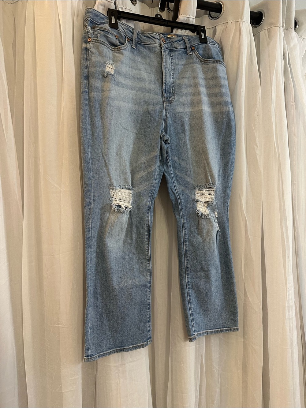 Women’s Light Wash Distressed Jeans - Classic Straight Fit